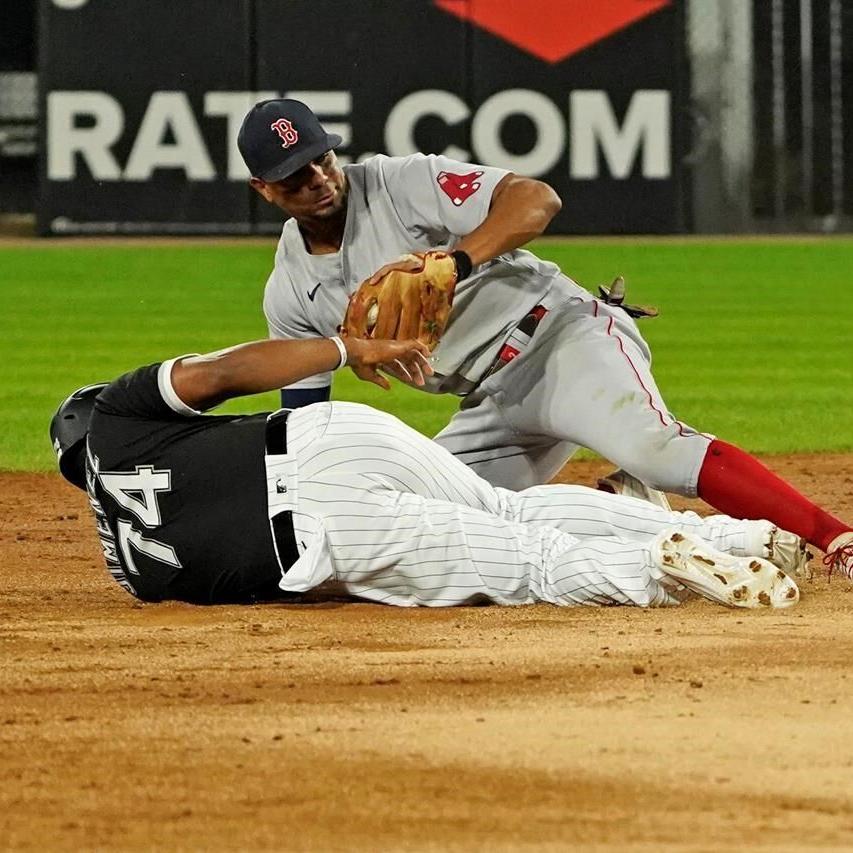 José Abreu hits 3-run homer as White Sox top Red Sox 4-3