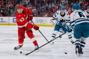 NHL scores: Larkin scores go-ahead goal as Red Wings beat Sharks 4-2