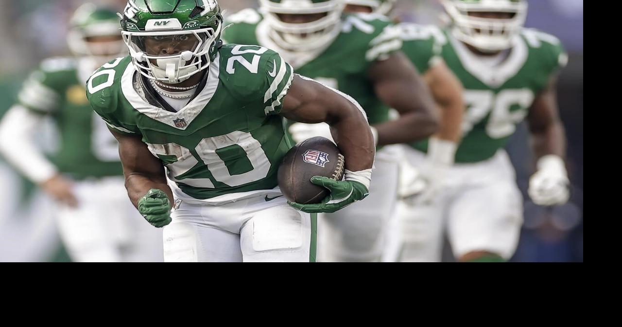 Jets cornerback Sauce Gardner dealing with a hamstring injury that could sideline him vs. Dolphins