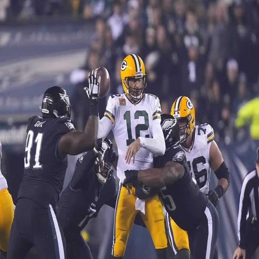 Aaron Rodgers injures ribs in Packers' loss to Eagles