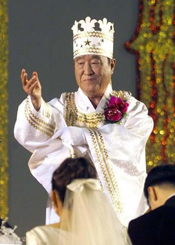 Rev. Sun Myung Moon empire to revolve around sons