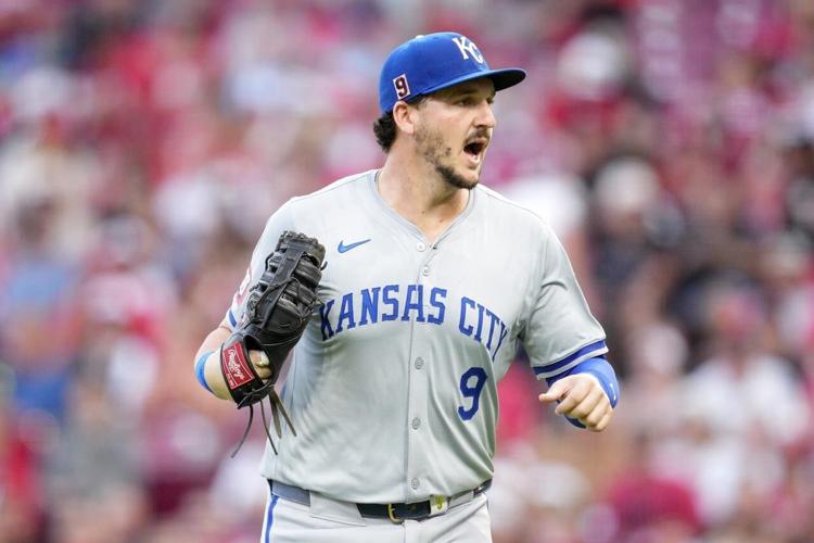 Bobby Witt Jr. collects 3 hits to up his league-leading average to .352 as Royals beat Reds 7-1