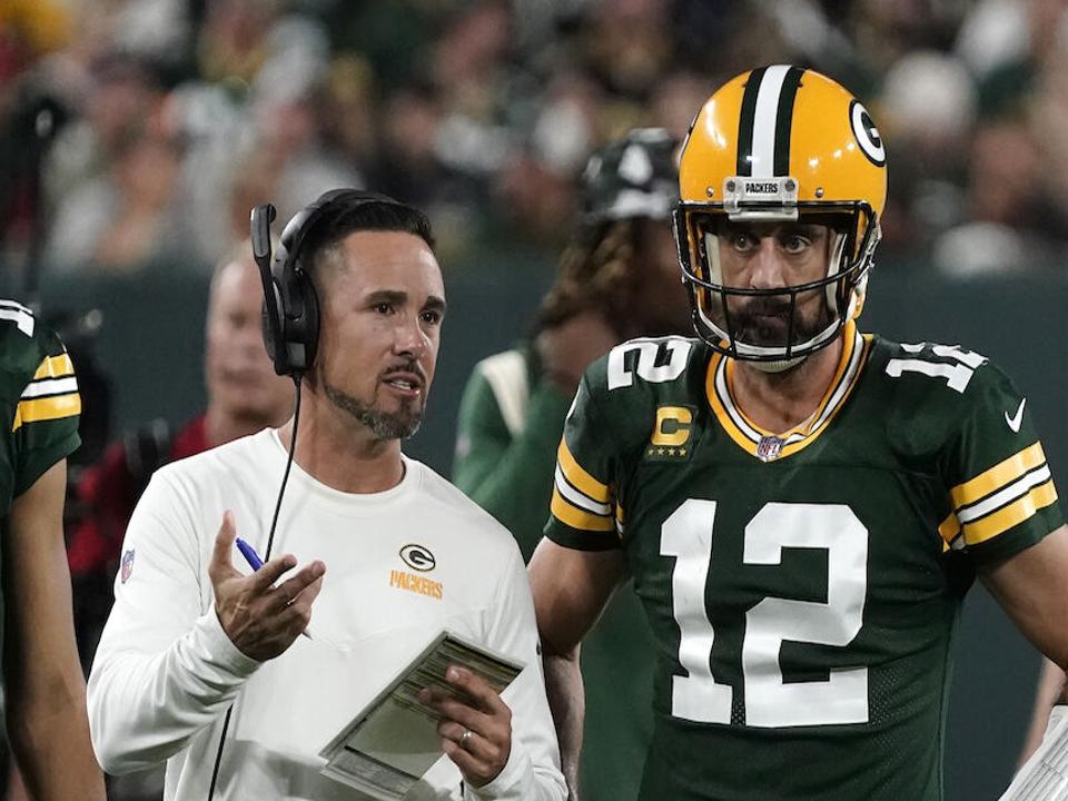 NFL Week 8 bold predictions: Aaron Rodgers shut out by Bills; Geno