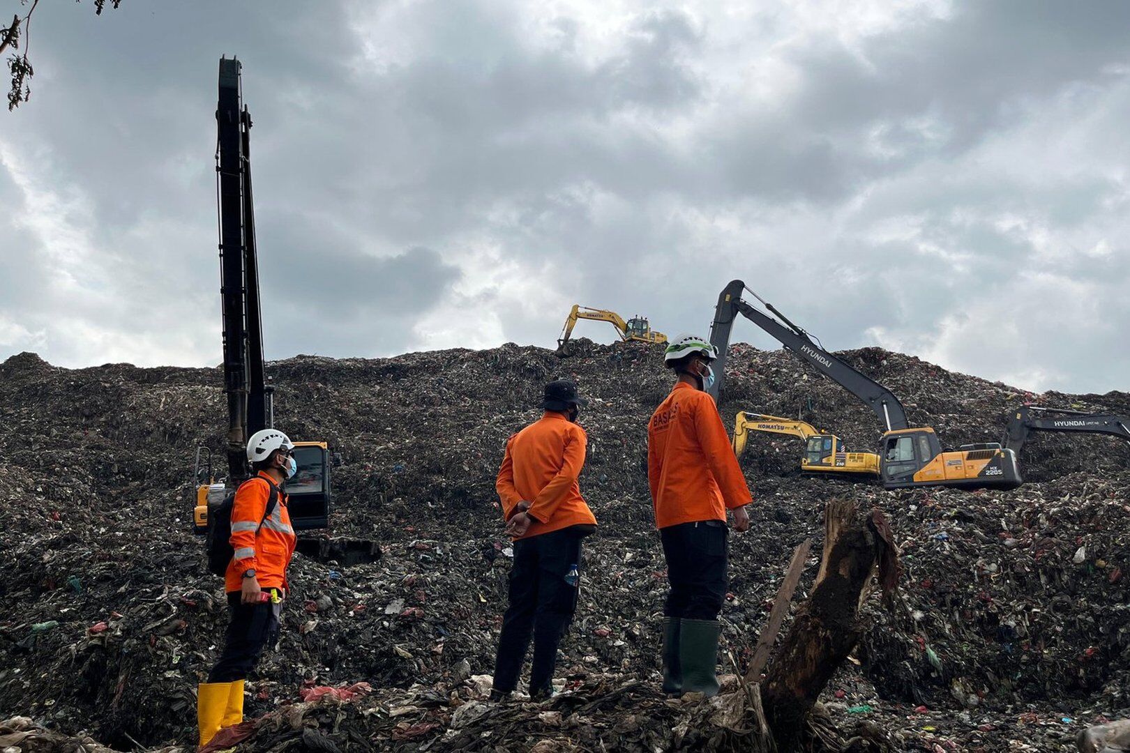 Waste mound collapse at Indonesia's largest landfill kills at least 5 ...