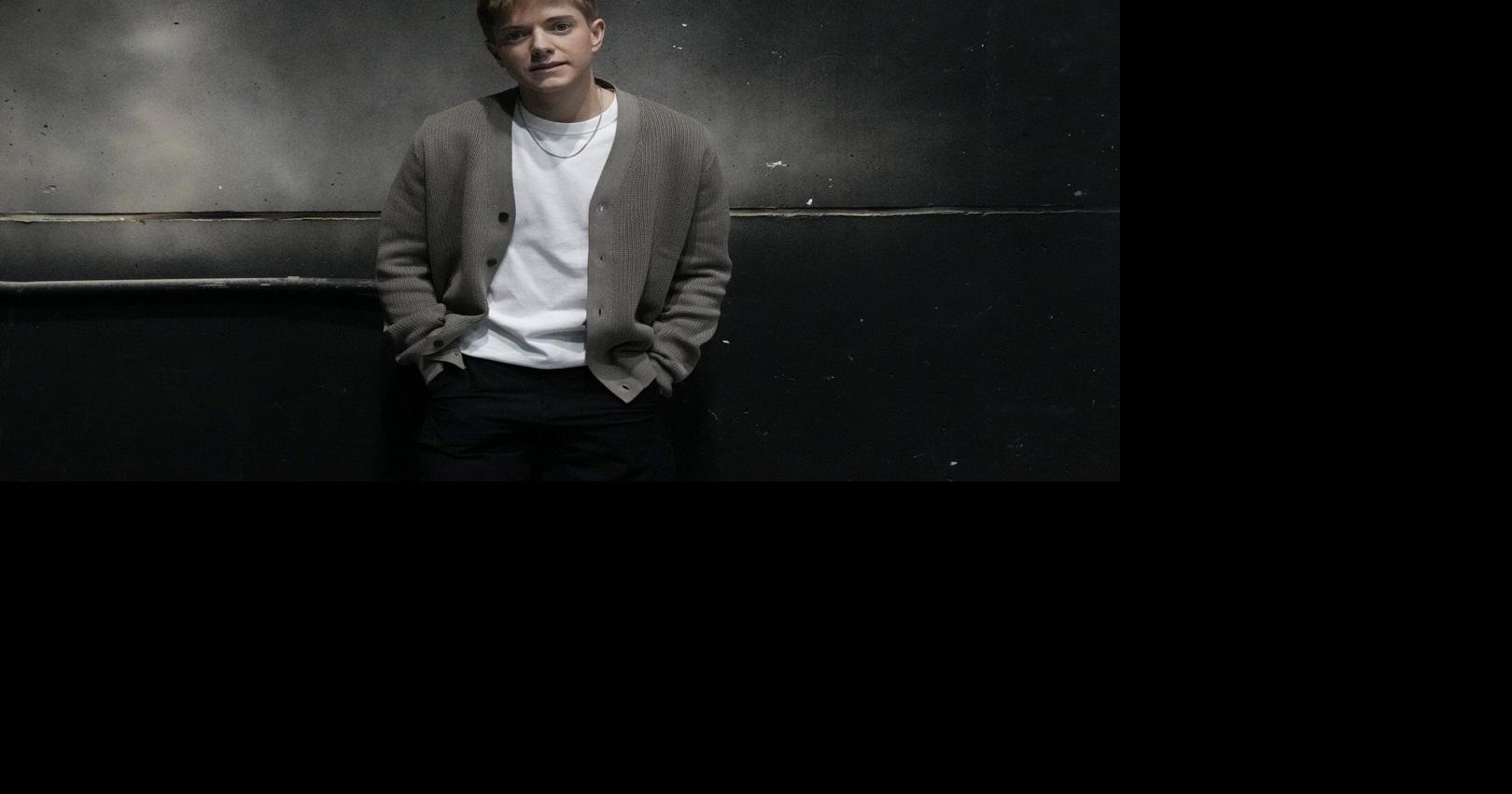 Toronto-born comedian Mae Martin signs first-look deal with Netflix