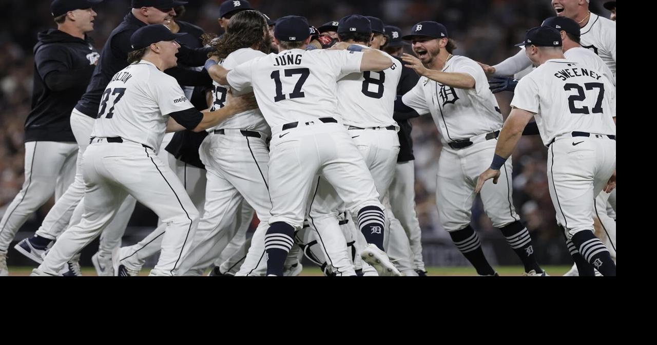 Tigers clinch AL wild card with 4-1 win, White Sox set loss record