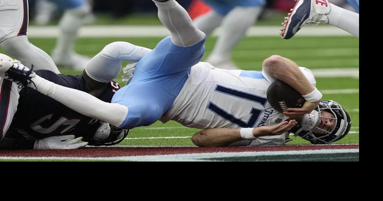 Jaguars visit looking to clinch 2nd straight AFC South title against the Titans