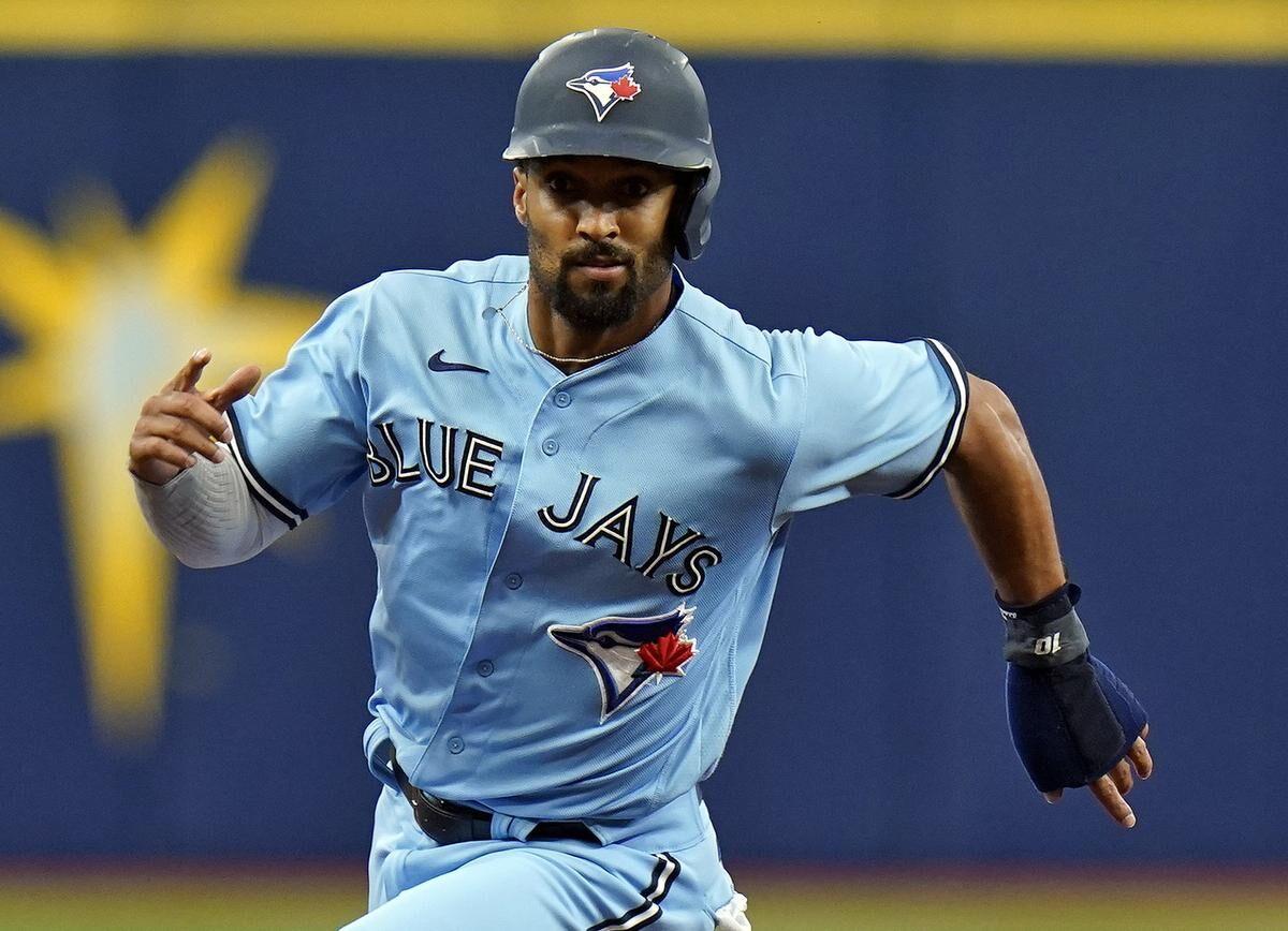 Blue Jays issue qualifying offers to Marcus Semien and Robbie Ray
