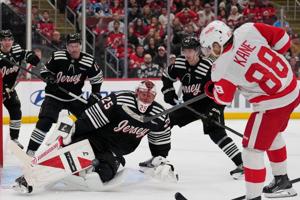 NHL scores: Devils beat Red Wings 4-3, snap three-game losing streak