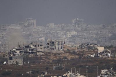 Live updates: Israeli strikes pound Gaza as a US-backed group plans to start aid operations
