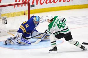 NHL roundup: Johnston seals Stars' regular season-ending shootout win over Sabres
