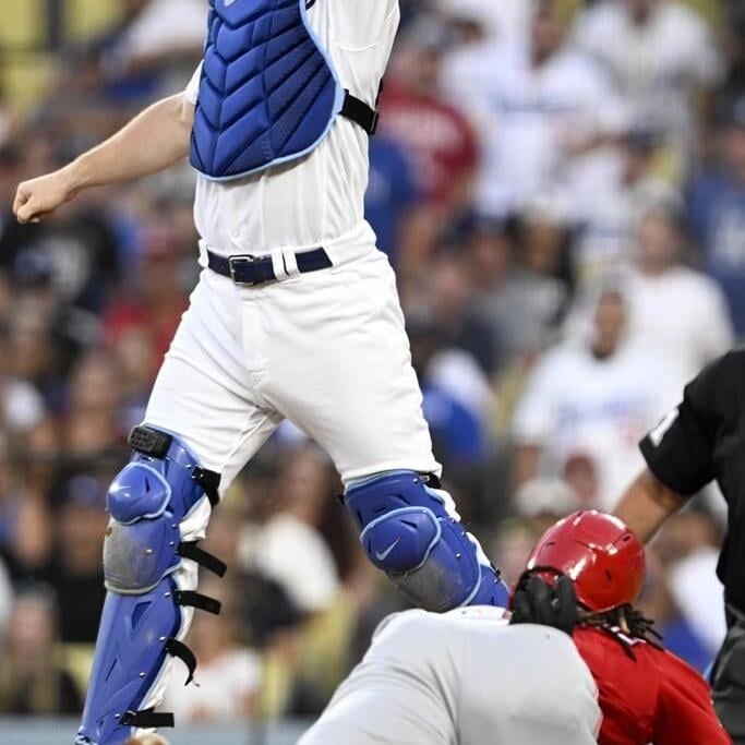Max Muncy blasts two home runs, helps Dodgers rally past Reds 3-2