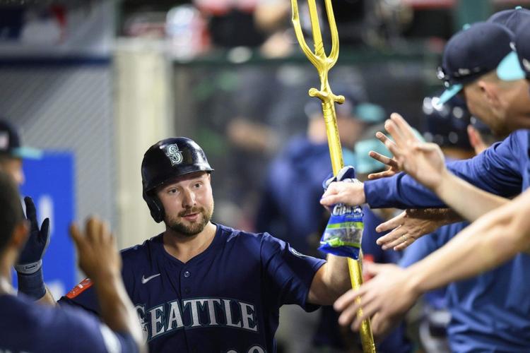 Cal Raleigh is first to 40 homers this season with tiebreaking shot in Mariners' 7-2 win over Angels