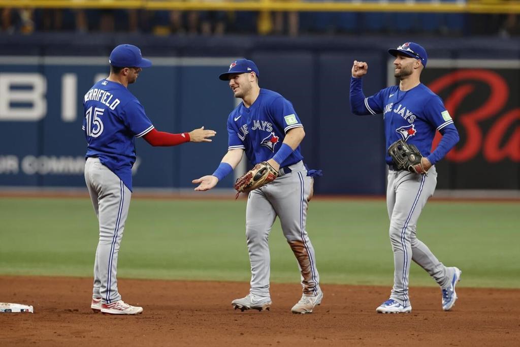 Springe'r's inside-the-park homer, diving catch and throw lead