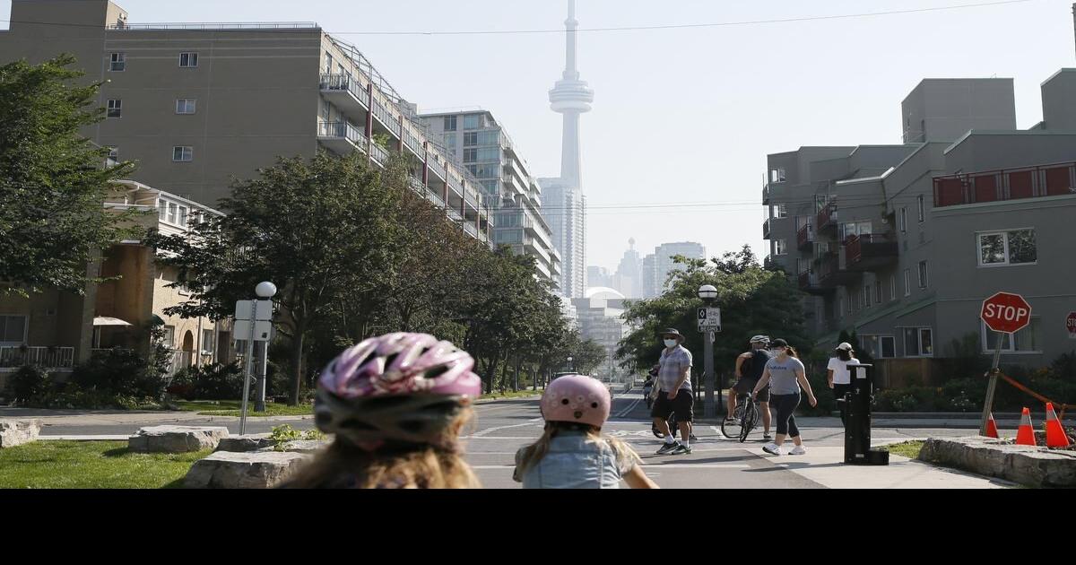 Poor air quality in Toronto on Wednesday due wildfire smoke