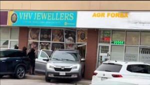 Videos show brazen smash-and-grab attempt as truck crashes into Scarborough jewelry store
