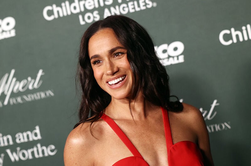 Meghan Markle hit the red carpet solo. Cue the divorce talk