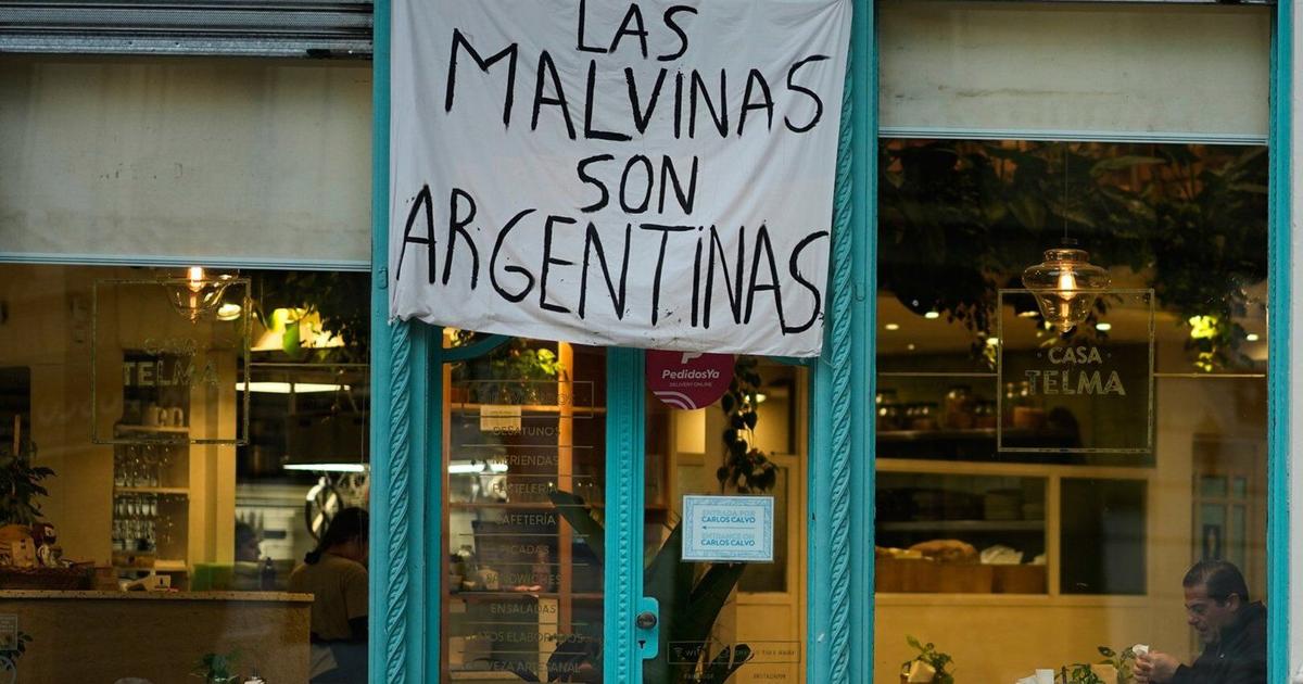 Una pancarta del Mundial convierte a Malvinas en una obsesión cultural para una nueva generación en Argentina