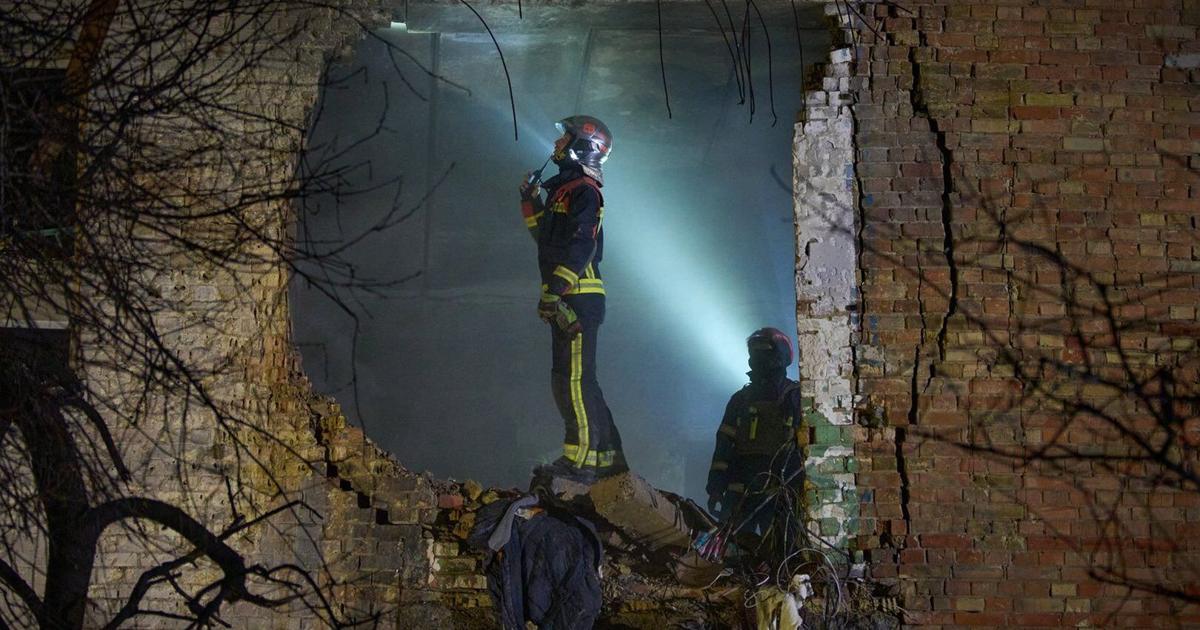 Russian attacks kill 3 as diplomatic efforts to end the war in Ukraine ...