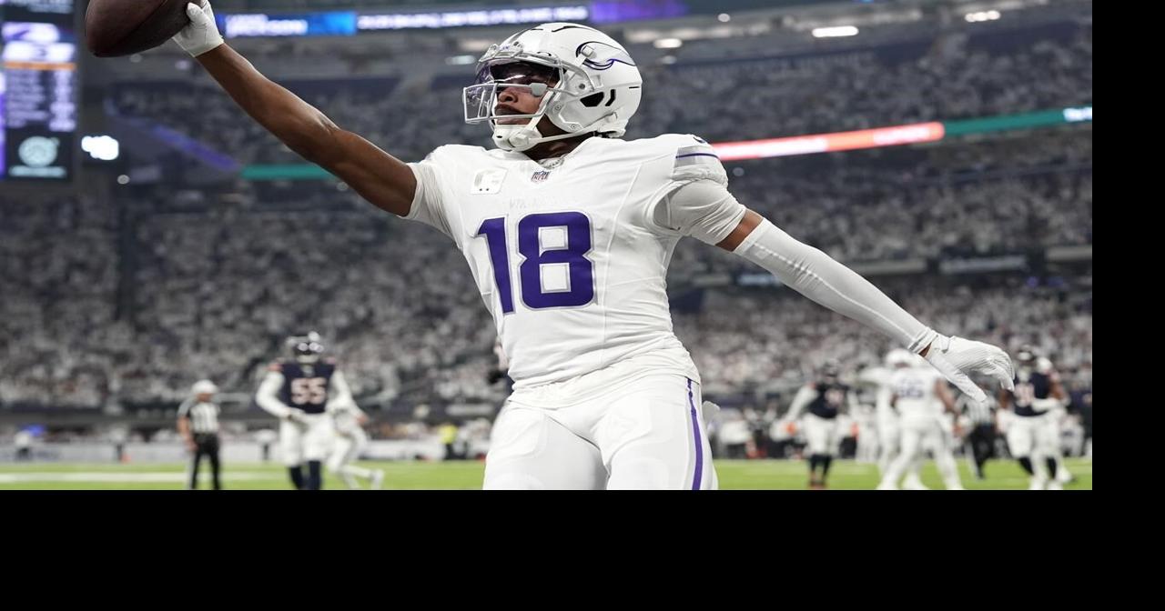 Jefferson turns TD celebration into Moss tribute during Vikings win: 'We love you Randy'