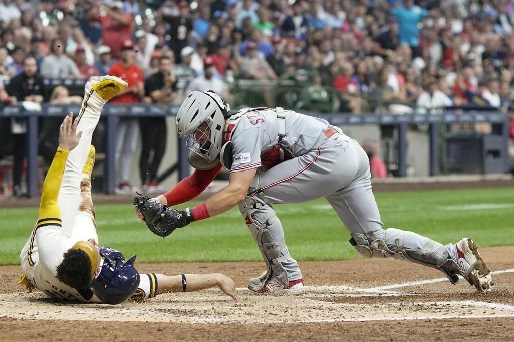 De La Cruz launches homer, but Brewers edge the Reds 3-2