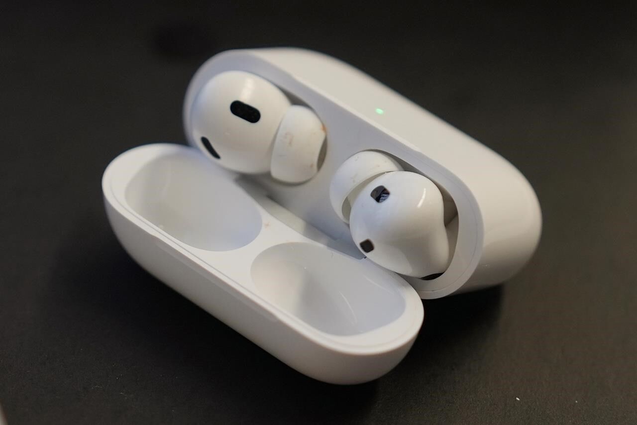 Apple AirPods Pro (open to negotiate) top