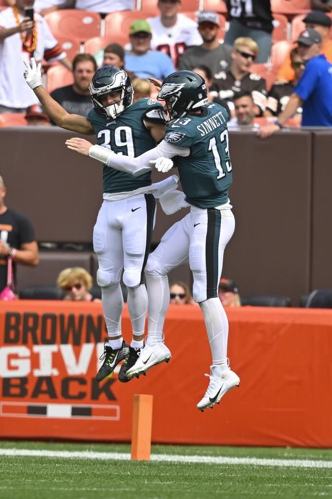 Backup QBs Dobbs, Minshew shine, Eagles edge Browns 21-20 - Hawaii