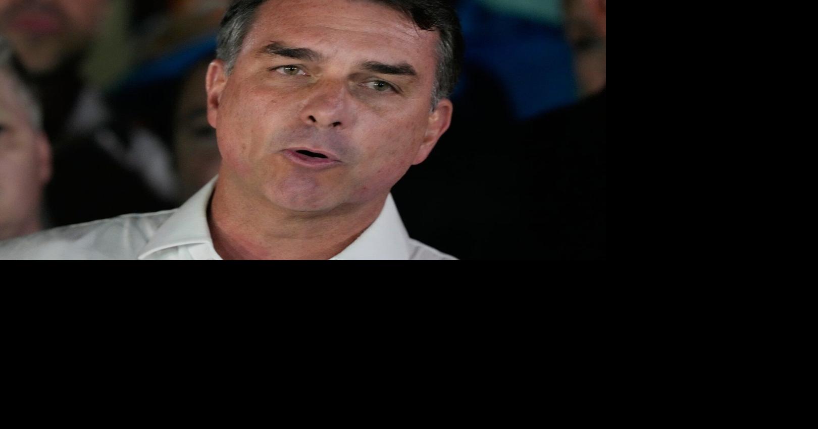 Flávio Bolsonaro flees Brazil through Argentina, en route to Ecuador, migration authority says