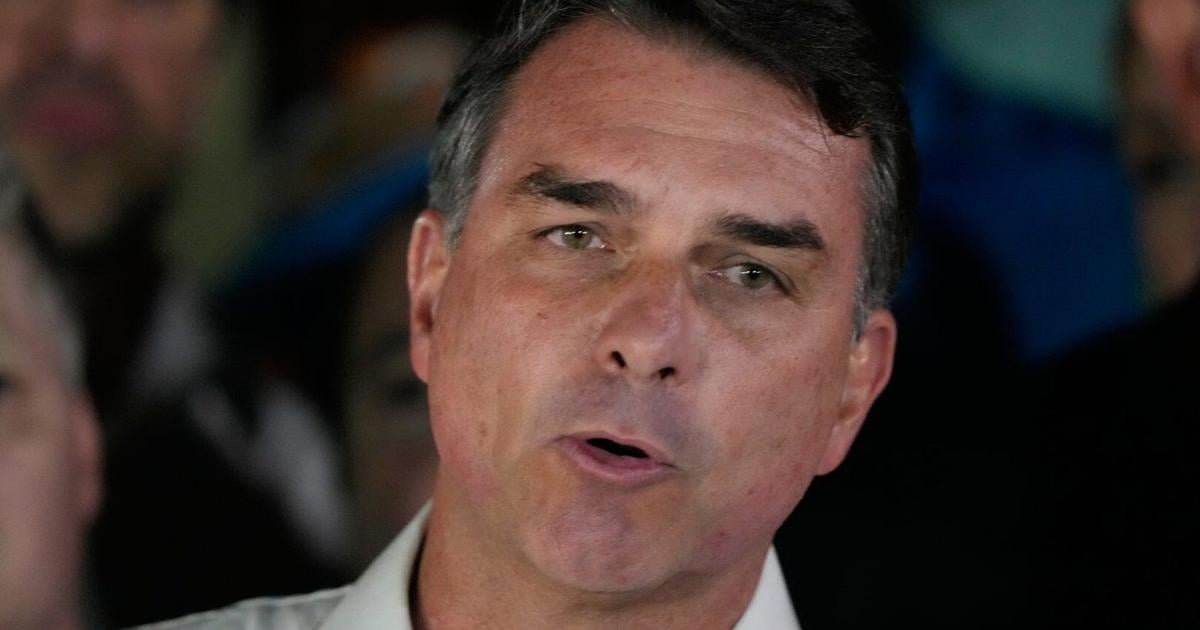 Flávio Bolsonaro flees Brazil through Argentina, en route to Ecuador, migration authority says