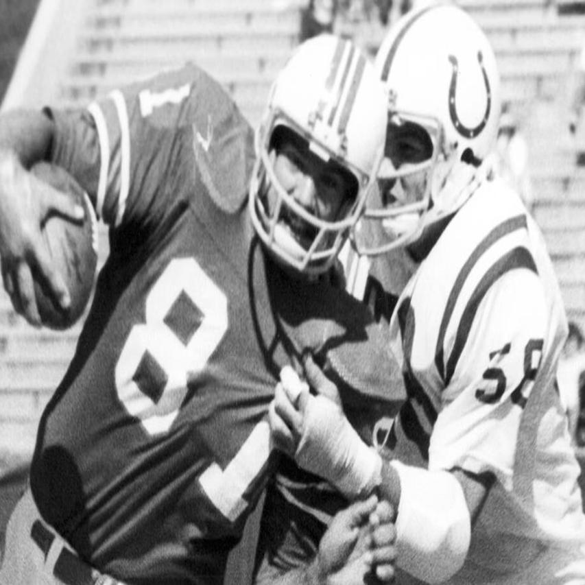 Retired NFL All-Pro Russ Francis killed in plane crash after