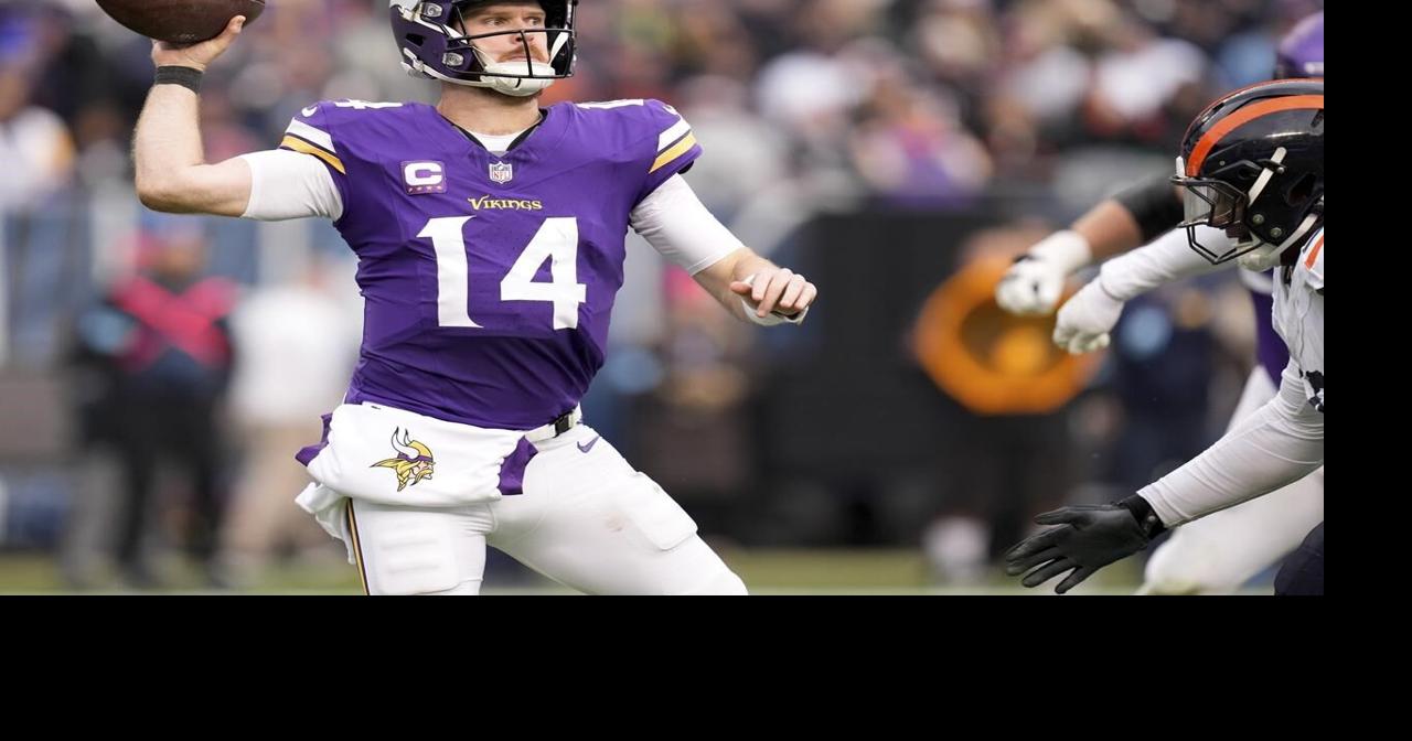 Sam Darnold leads game-winning drive in OT and Vikings beat Bears 30-27 after blowing late lead