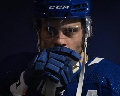 Auston Matthews reacts to putting on the (new) Leafs jersey for first time  - The Hockey News