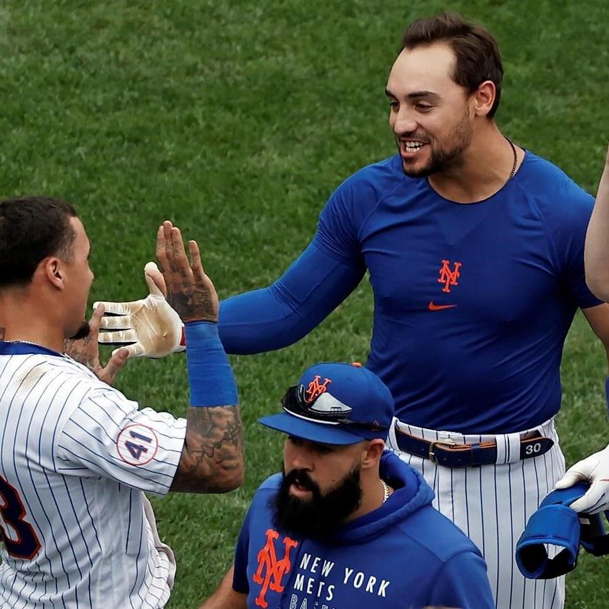 Mets' Báez bolts out of doghouse with apology, winning run