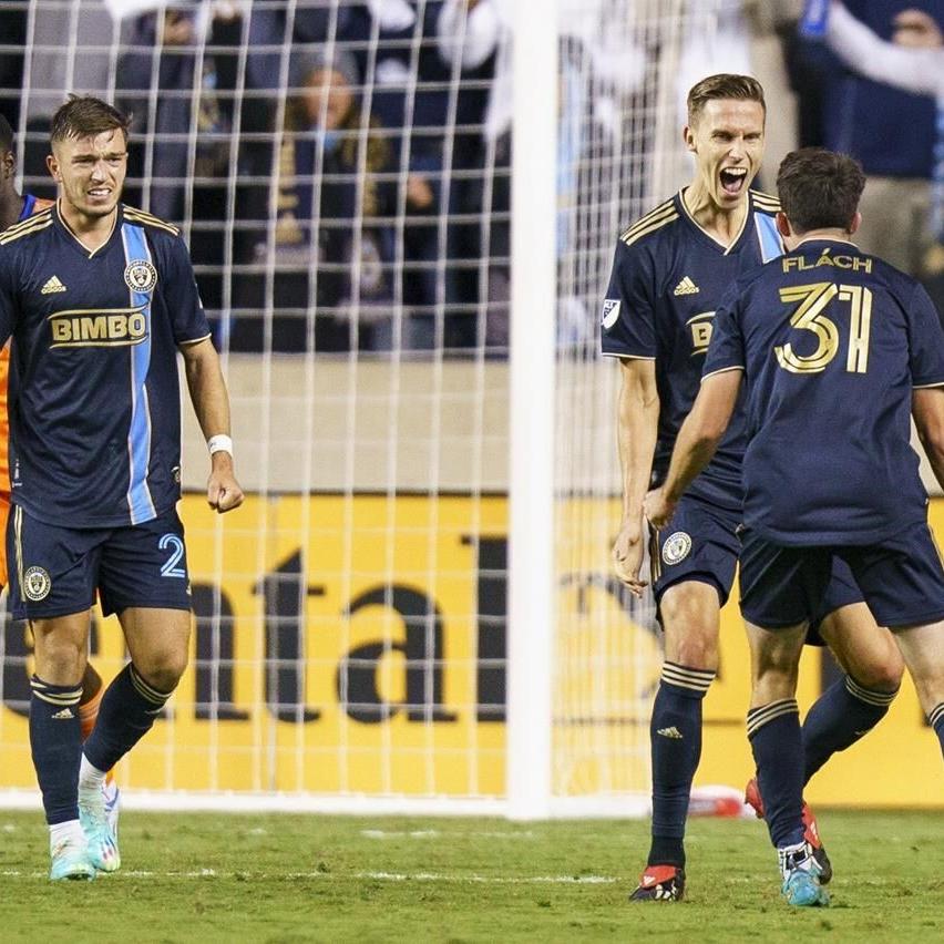 LAFC 3-2 LA Galaxy: El Trafico kisses go to Chicho Arango who stole the  show by scoring LAFC's agonizing goal to eliminate LA Galaxy