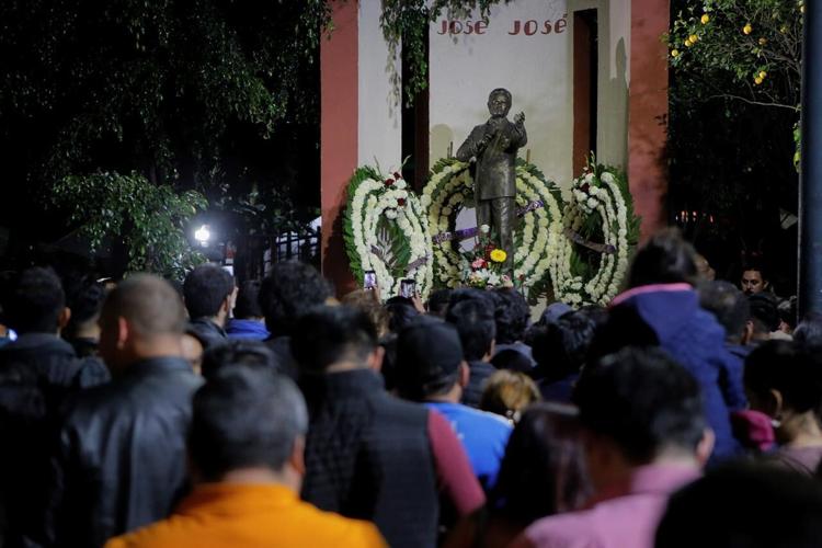 Legendary Mexican crooner José José dies from cancer