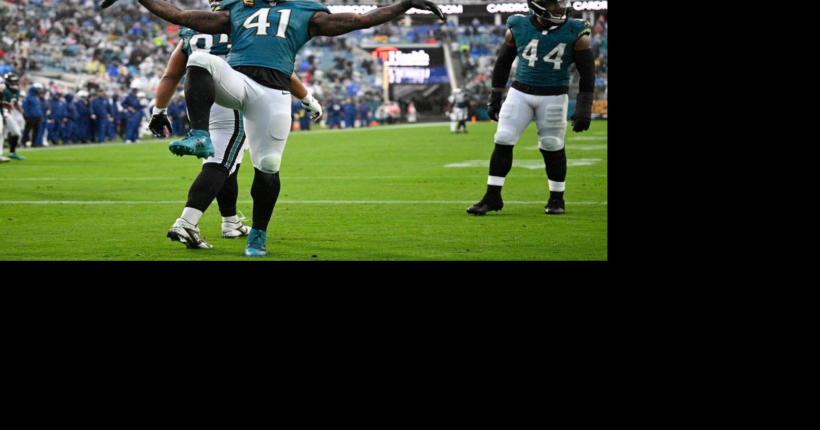 Daniel Jones hurt in Jaguars' 11th consecutive home win against the Colts, 36-19