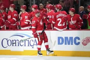 Roope Hintz scores twice to lift the Stars over the Red Wings 5-4