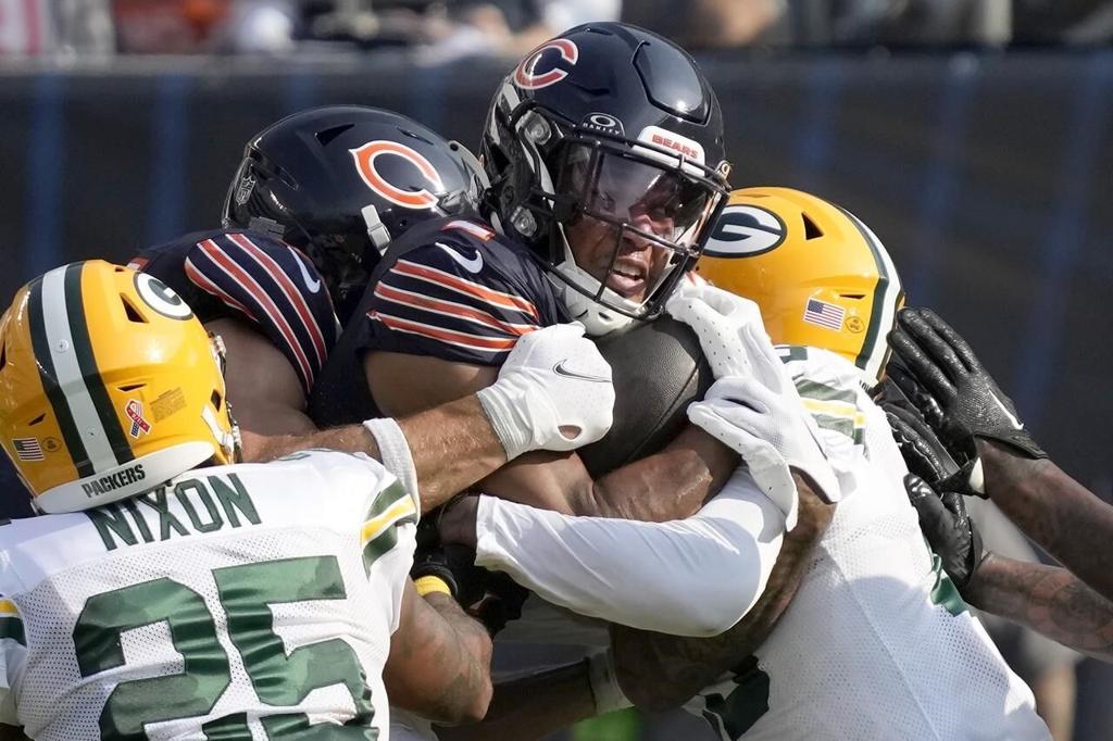 Jordan Love delivers in opener, throws 3 TD passes as Packers beat