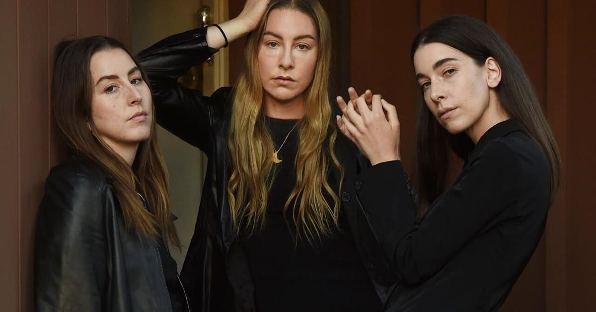 Haim Singer At the Grammys, sister trio HAIM makes rock ‘n’ roll history