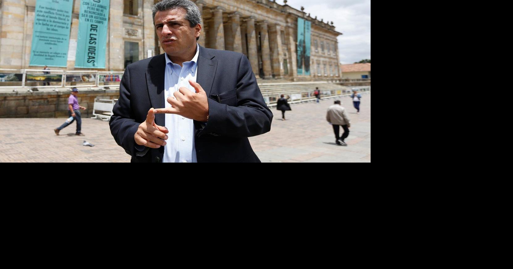 Colombian prosecutors charge 2 ex-Cabinet members of bribing lawmakers for their votes