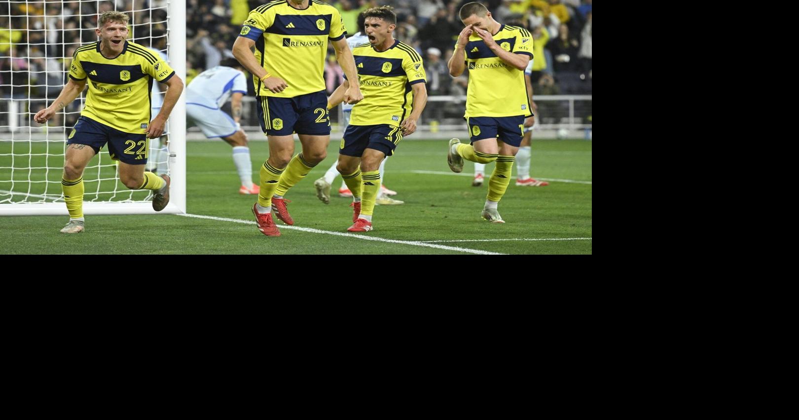 Toronto FC bolsters backline by signing veteran centre back Walker Zimmerman