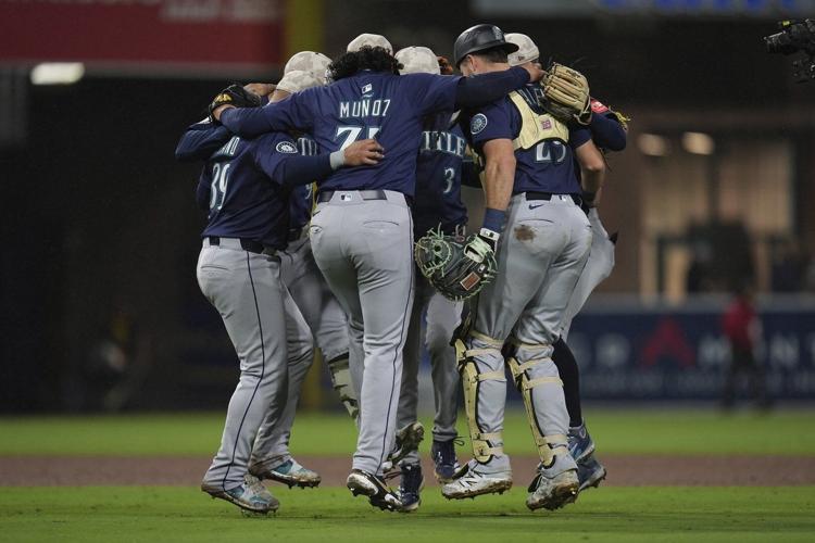 Cal Raleigh hits go-ahead homer in 7th in Mariners' 4-1 victory over Padres
