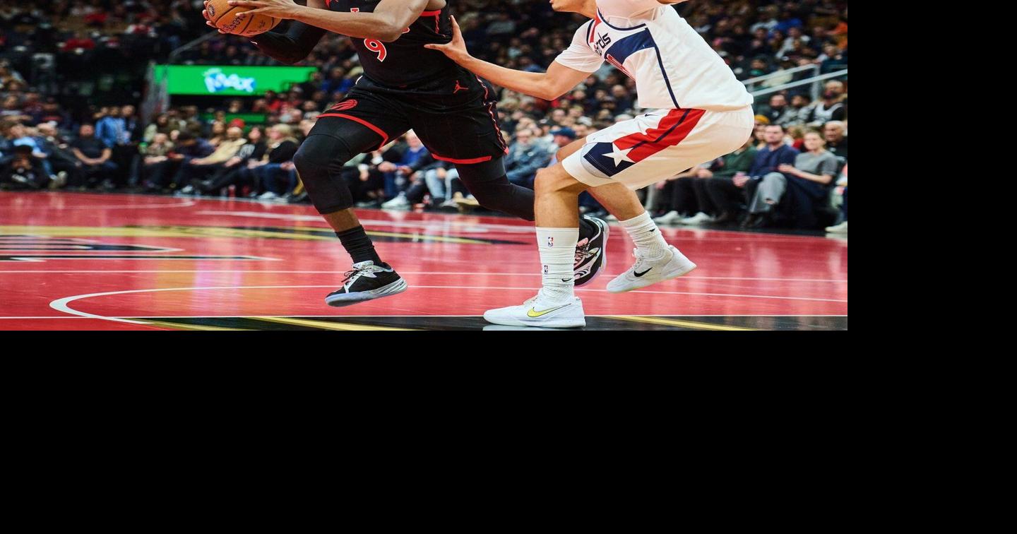 Raptors list Barrett as day-to-day with sprained knee, Walter starts in his place