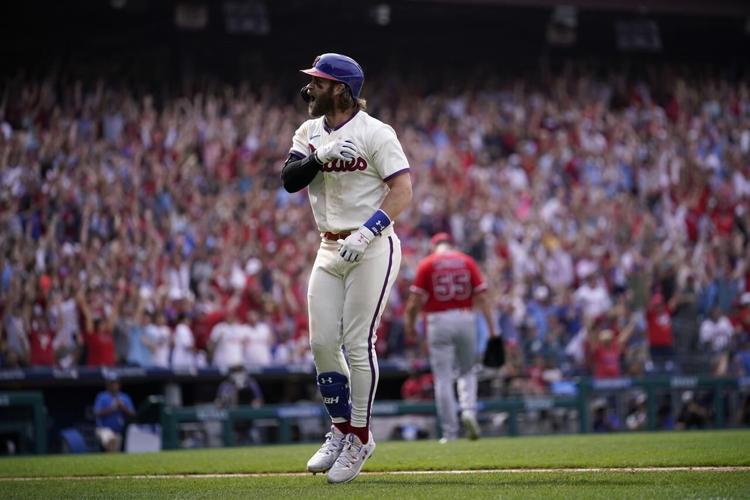 Phillies can't finish rally, fall to Blue Jays in 10