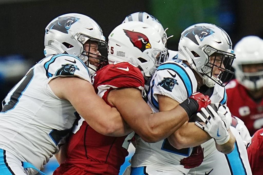 Murray has 2 TD passes, 1 rushing as Cardinals top Panthers 26-16