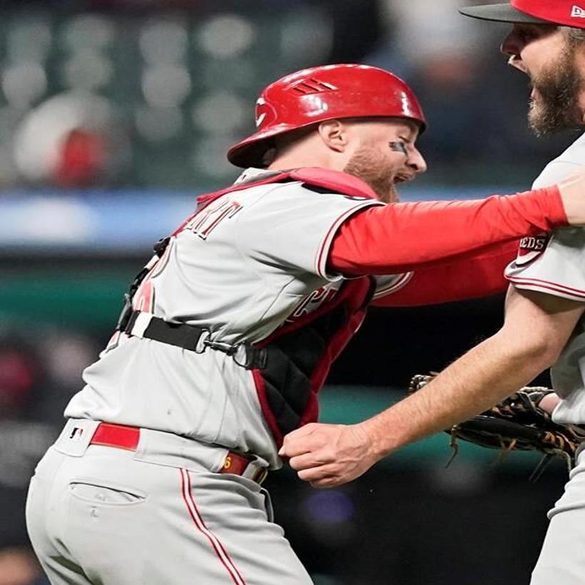 Miley throws no-hitter, Reds beat Indians