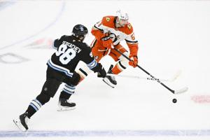 Dylan Guenther breaks a tie on 3rd-period power play in Utah's 3-2 victory over the Ducks
