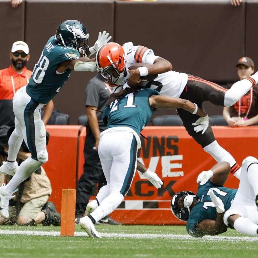 Backup QBs Dobbs, Minshew shine, Eagles edge Browns 21-20