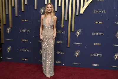 emmy-carpet-justine-lupe.JPG