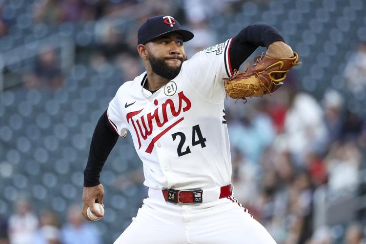 Woods Richardson fans 11 in Twins' 7-0 win, dropping Yankees 5 games behind Blue Jays